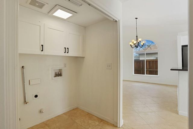 1212 Mcknight Ct, Modesto, CA 95351