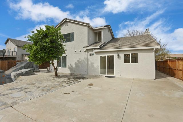 1212 Mcknight Ct, Modesto, CA 95351