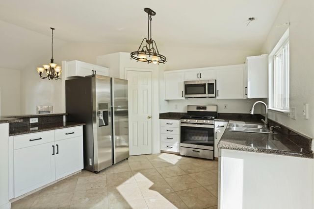 1212 Mcknight Ct, Modesto, CA 95351