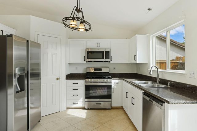 1212 Mcknight Ct, Modesto, CA 95351