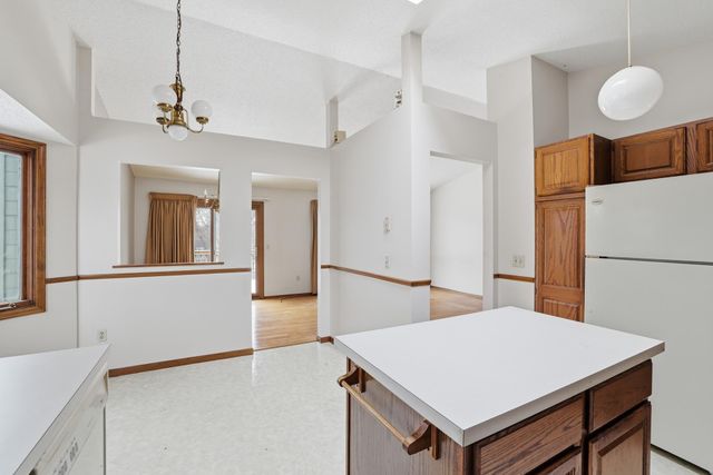 14705 Fieldcrest Lane, Burnsville, MN 55306