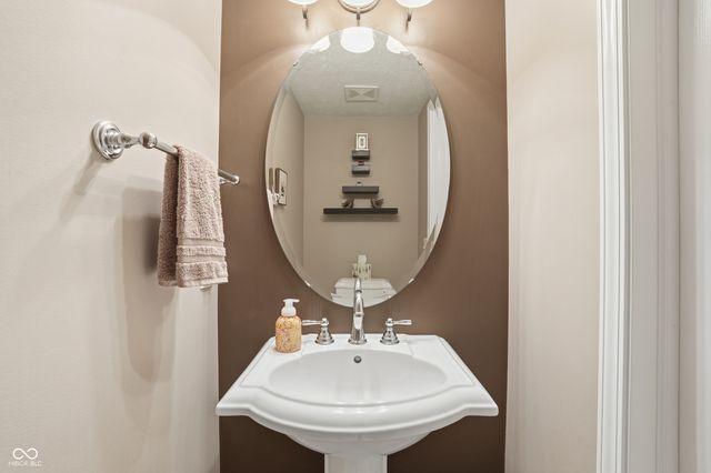 806 Ivy Lane, Carmel, IN 46032