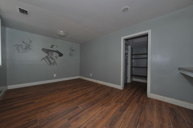 2071 W Point Tap Road, Palestine, TX 75803