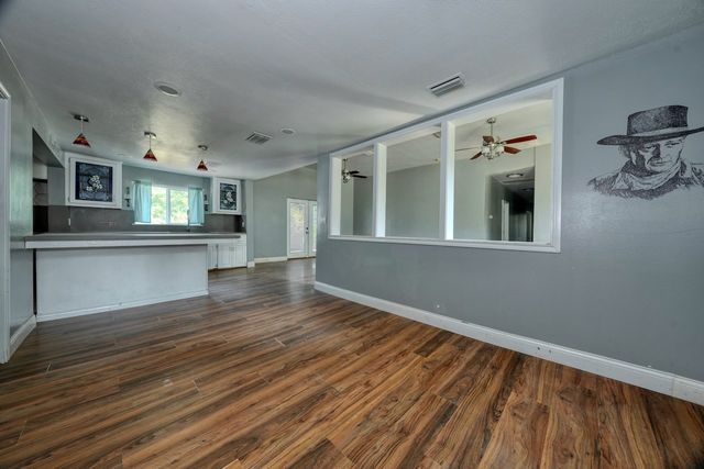 2071 W Point Tap Road, Palestine, TX 75803