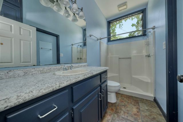 2071 W Point Tap Road, Palestine, TX 75803