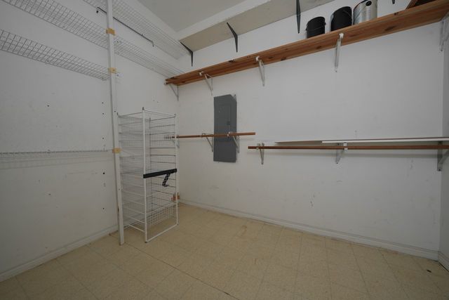 2071 W Point Tap Road, Palestine, TX 75803