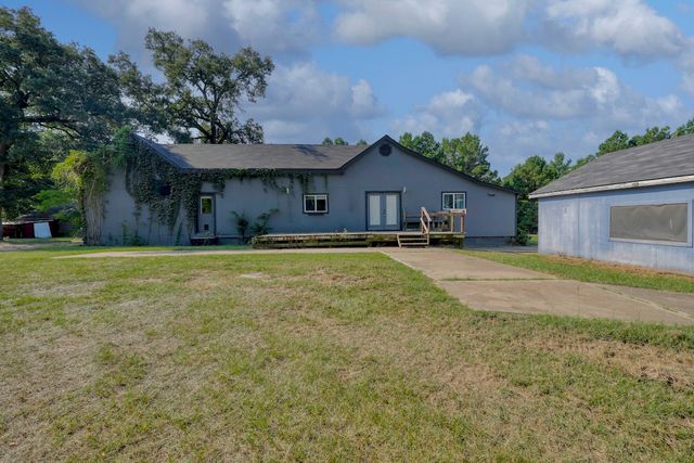 2071 W Point Tap Road, Palestine, TX 75803