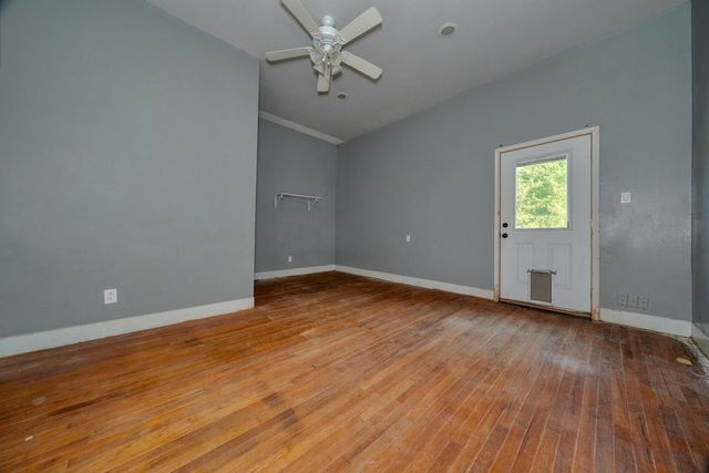 2071 W Point Tap Road, Palestine, TX 75803