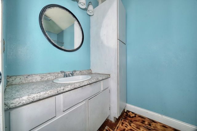 2071 W Point Tap Road, Palestine, TX 75803