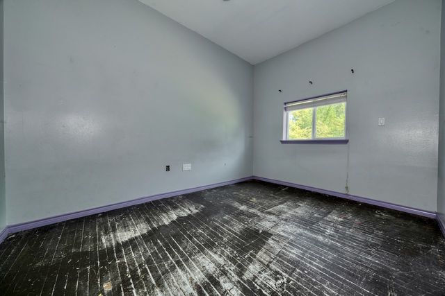 2071 W Point Tap Road, Palestine, TX 75803