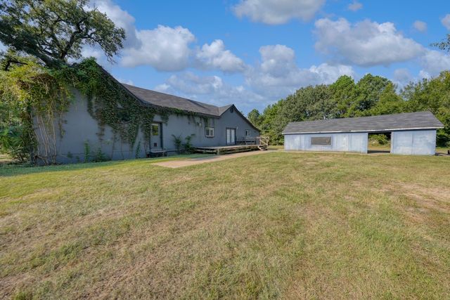 2071 W Point Tap Road, Palestine, TX 75803