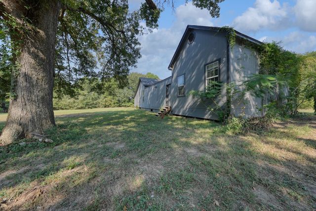 2071 W Point Tap Road, Palestine, TX 75803