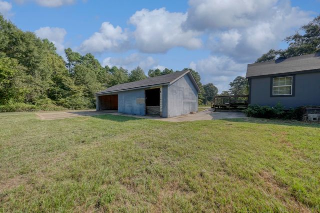 2071 W Point Tap Road, Palestine, TX 75803