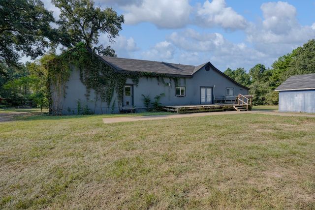 2071 W Point Tap Road, Palestine, TX 75803