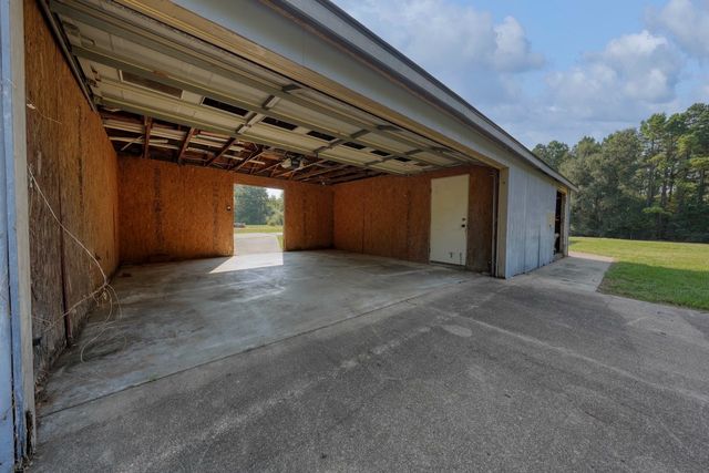 2071 W Point Tap Road, Palestine, TX 75803