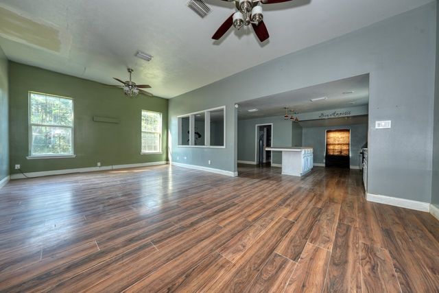 2071 W Point Tap Road, Palestine, TX 75803