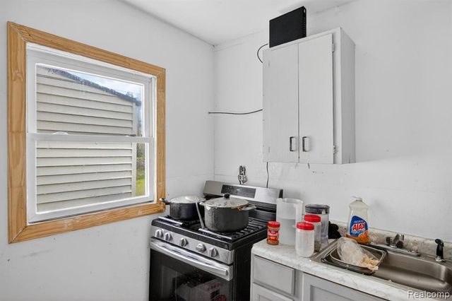 13486 Gallagher Street, Hamtramck, MI 48212