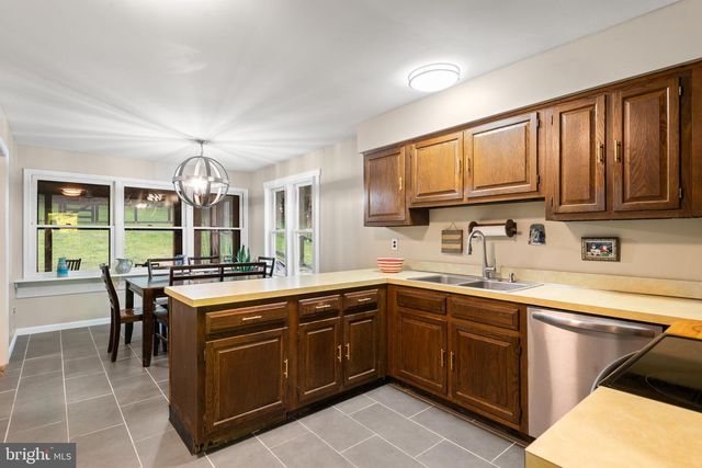 2330 HORSESHOE TRL, Chester Springs, PA 19425