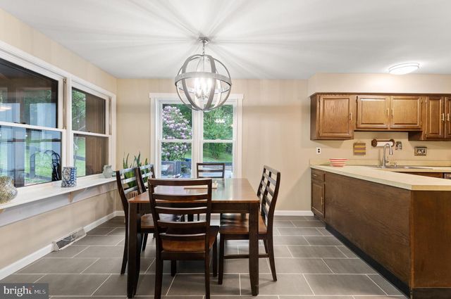 2330 HORSESHOE TRL, Chester Springs, PA 19425