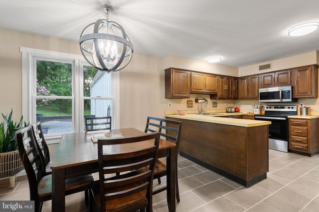 2330 HORSESHOE TRL, Chester Springs, PA 19425