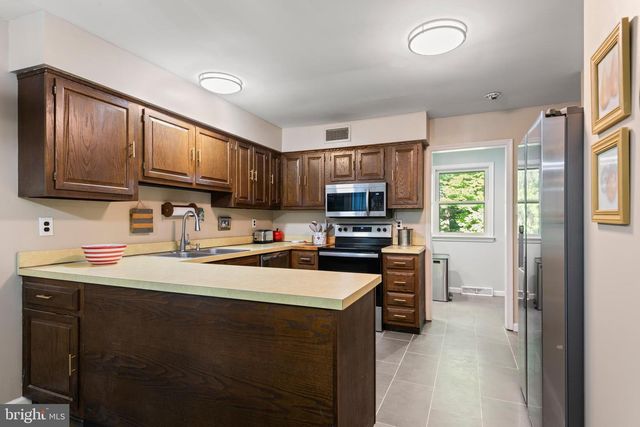 2330 HORSESHOE TRL, Chester Springs, PA 19425
