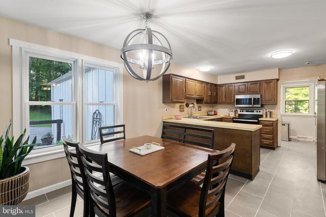 2330 HORSESHOE TRL, Chester Springs, PA 19425