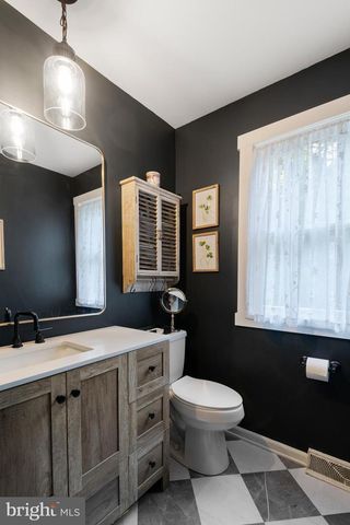 2330 HORSESHOE TRL, Chester Springs, PA 19425