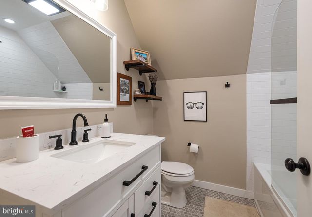 2330 HORSESHOE TRL, Chester Springs, PA 19425