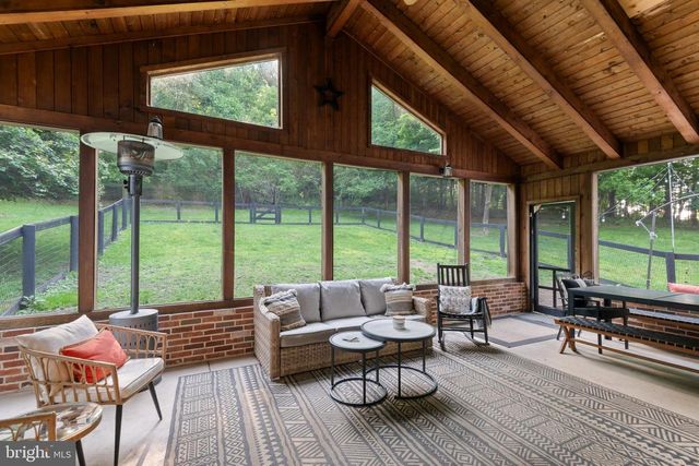 2330 HORSESHOE TRL, Chester Springs, PA 19425