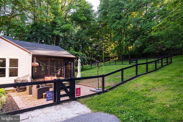 2330 HORSESHOE TRL, Chester Springs, PA 19425