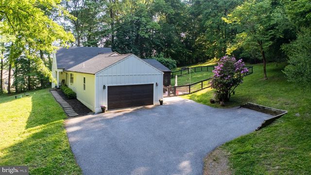 2330 HORSESHOE TRL, Chester Springs, PA 19425