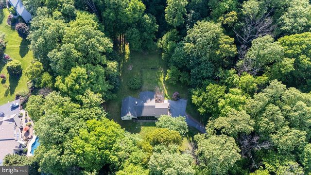 2330 HORSESHOE TRL, Chester Springs, PA 19425
