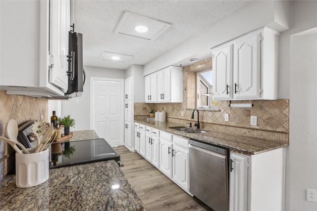 2619 Fallcreek Drive, Carrollton, TX 75006