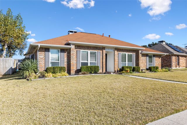 2619 Fallcreek Drive, Carrollton, TX 75006