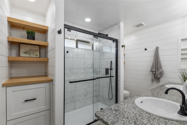 2619 Fallcreek Drive, Carrollton, TX 75006