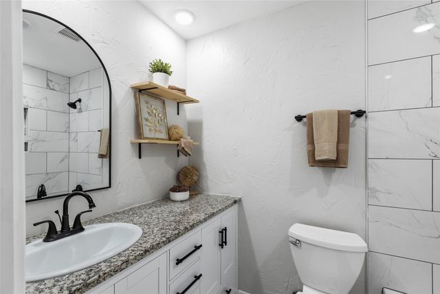 2619 Fallcreek Drive, Carrollton, TX 75006