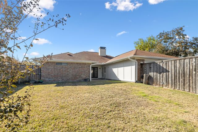 2619 Fallcreek Drive, Carrollton, TX 75006