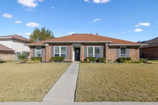 2619 Fallcreek Drive, Carrollton, TX 75006