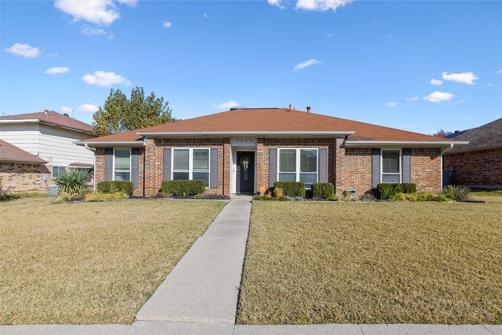2619 Fallcreek Drive, Carrollton, TX 75006