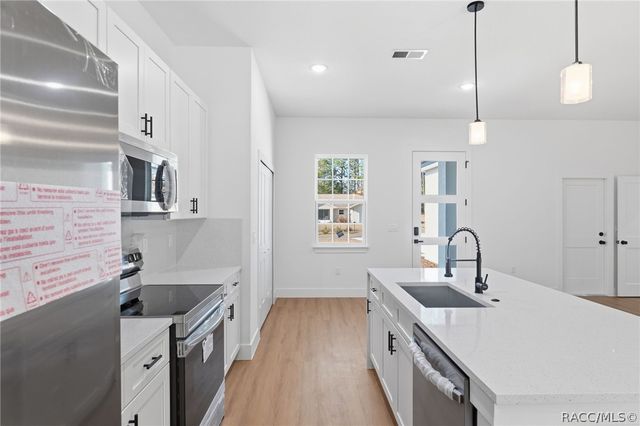 8041 N Pickinz Way, Citrus Springs, FL 34433