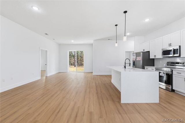 8041 N Pickinz Way, Citrus Springs, FL 34433