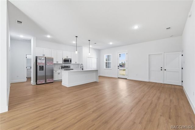 8041 N Pickinz Way, Citrus Springs, FL 34433