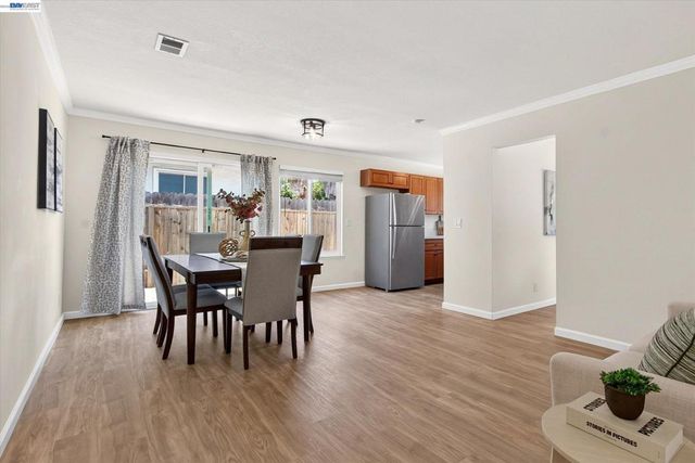 295 Iris Rd, Hercules, CA 94547