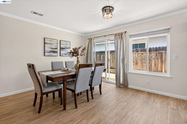 295 Iris Rd, Hercules, CA 94547