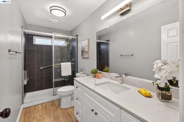 295 Iris Rd, Hercules, CA 94547