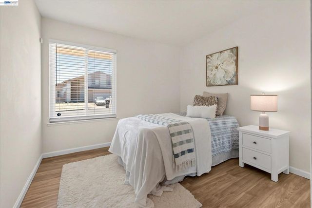 295 Iris Rd, Hercules, CA 94547