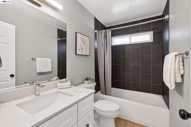 295 Iris Rd, Hercules, CA 94547