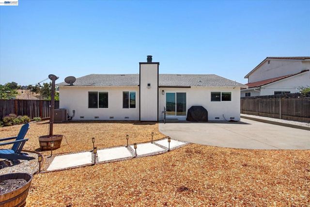 295 Iris Rd, Hercules, CA 94547