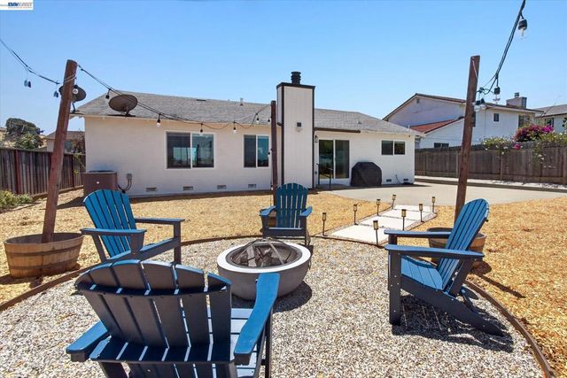 295 Iris Rd, Hercules, CA 94547