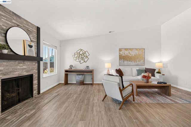 295 Iris Rd, Hercules, CA 94547
